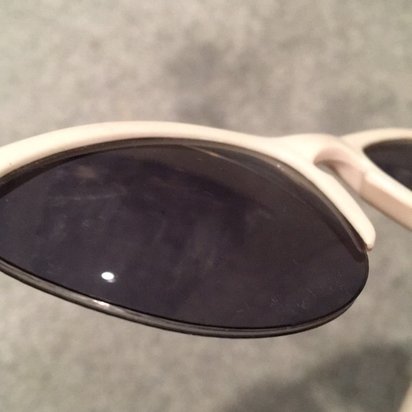 Vintage 1980’s Sunglasses - Picture 15 of 16